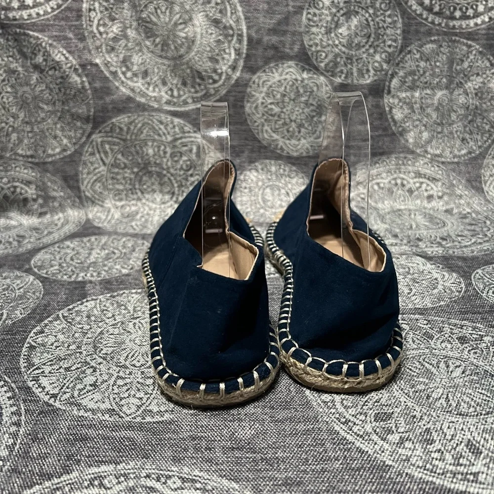 The Unbranded Brand step out